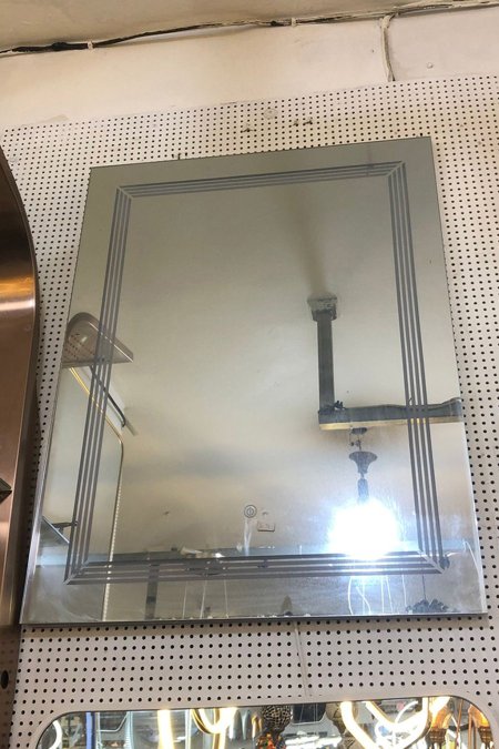 مراية مستطيلة بإطار محفور كلاسيكي